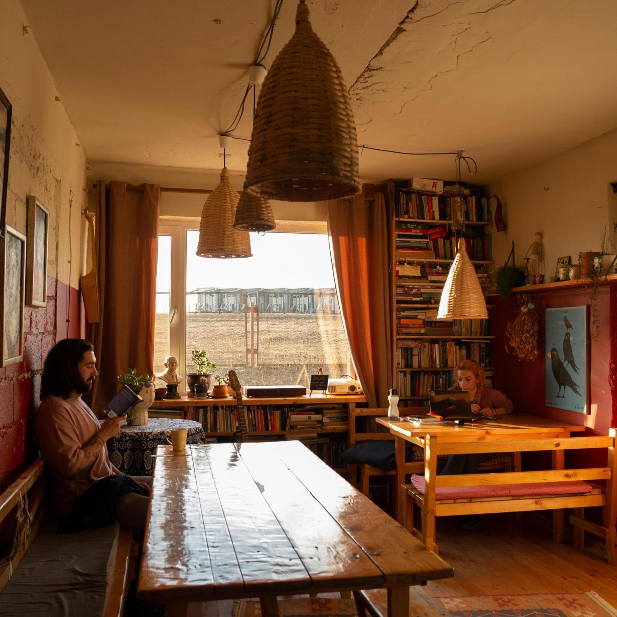 Udabno Hostel エクステリア 写真