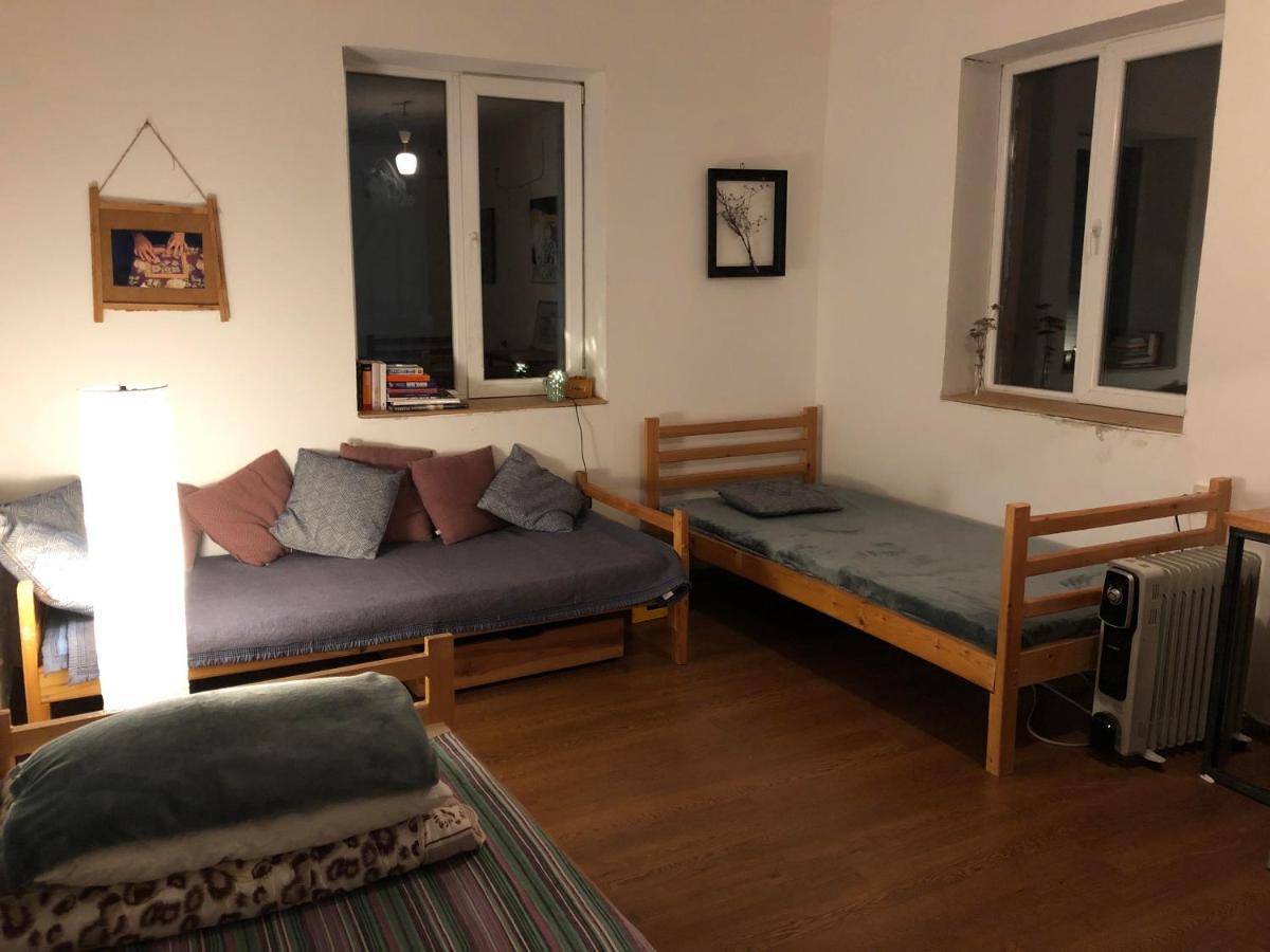 Udabno Hostel エクステリア 写真