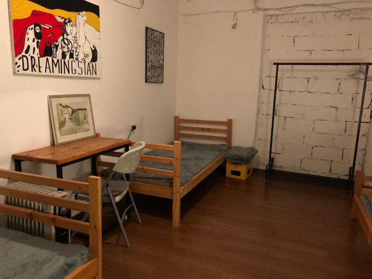 Udabno Hostel エクステリア 写真