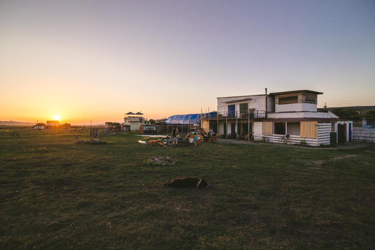 Udabno Hostel エクステリア 写真