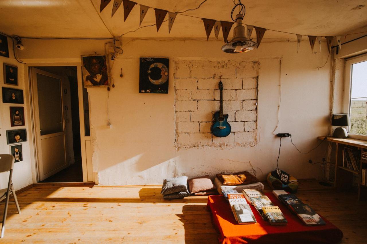 Udabno Hostel エクステリア 写真